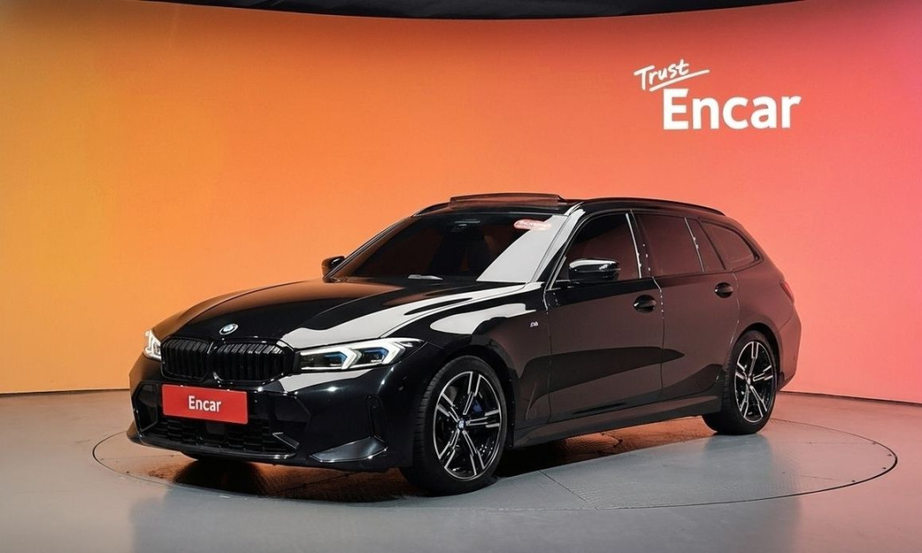 BMW 3-Series 320i Touring M Sports, 2024