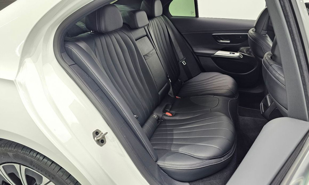 Mercedes-Benz E-Class E300 4MATIC Exclusive, 2024