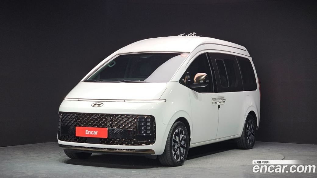 Hyundai Staria 4WD Lounge 9-Seater, 2023