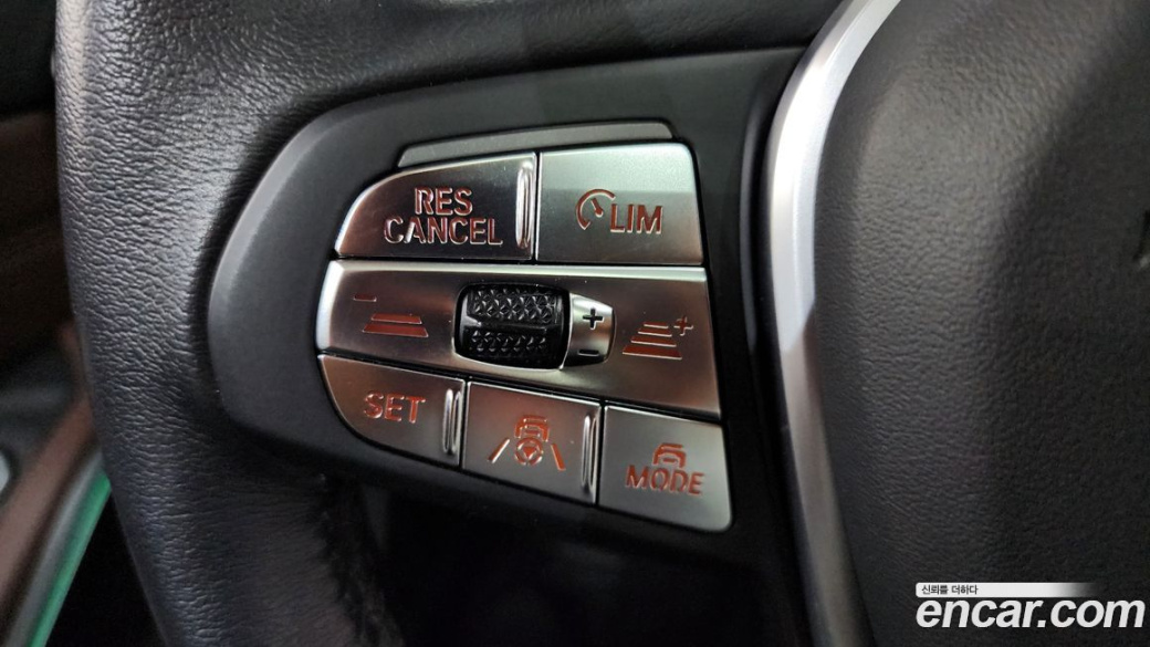 BMW 3-Series 320i Luxury, 2022