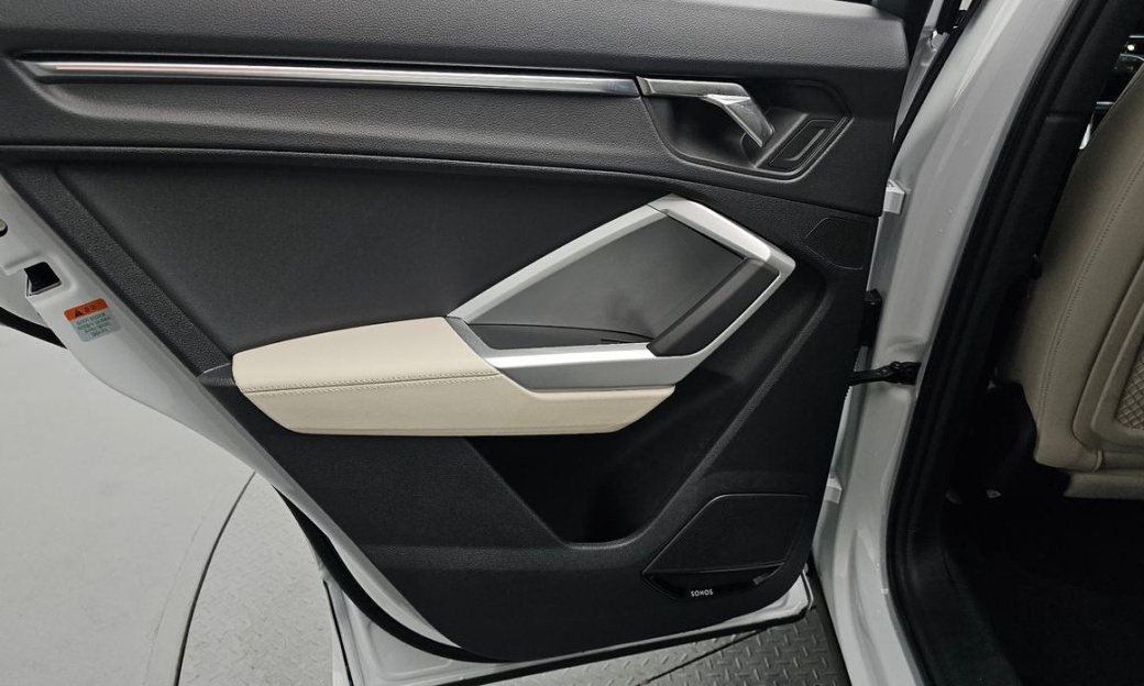 Audi Q3 35 TDI Premium, 2025