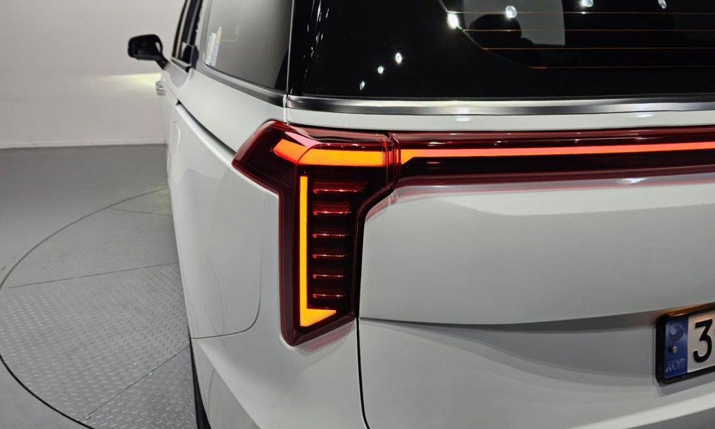Kia Carnival 9-Seater Signature, 2025