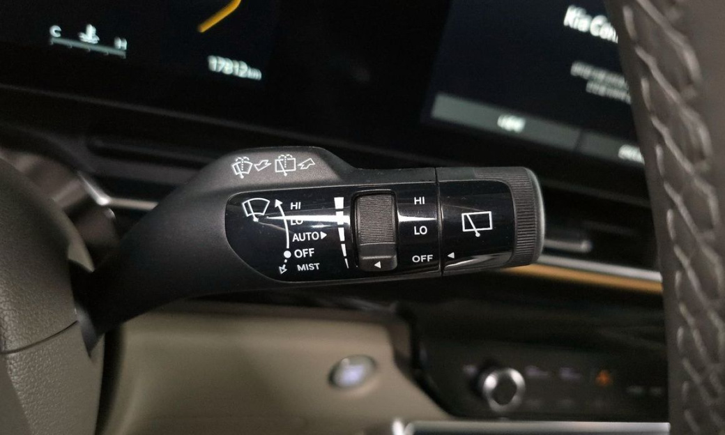 Kia Carnival 9-Seater Signature, 2025