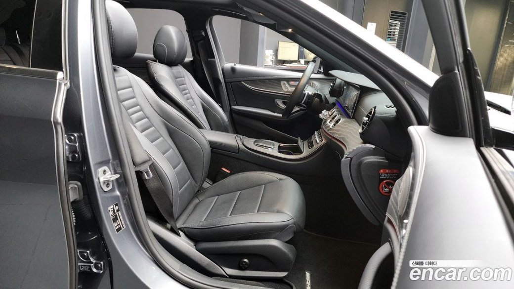 Mercedes-Benz E-Class E350 4MATIC AMG Line, 2022