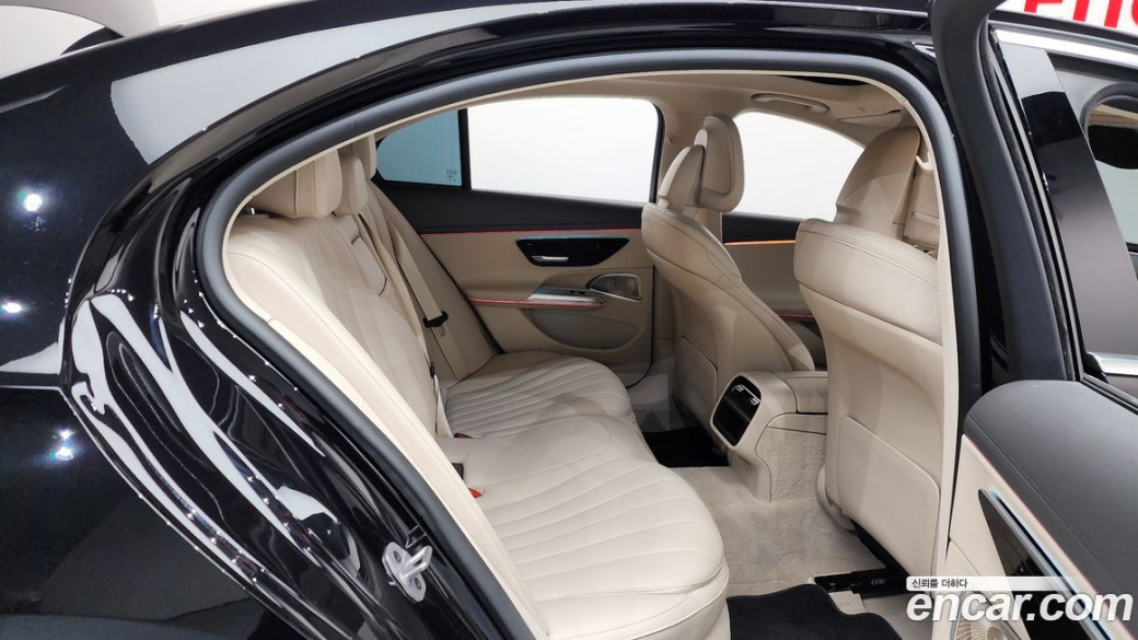 Mercedes-Benz E-Class E300 4MATIC AMG Line, 2024