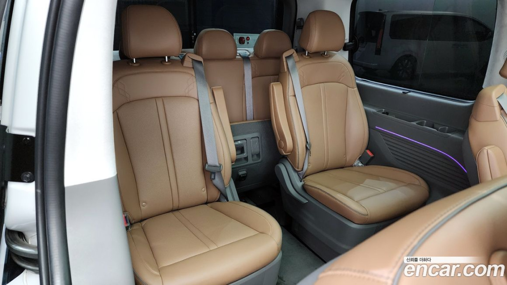 Hyundai Staria 4WD Lounge 9-Seater, 2023