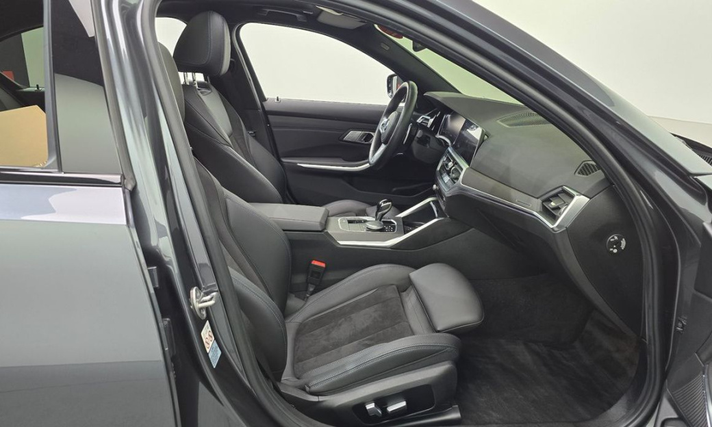 BMW 3-Series 320i M Sport, 2022