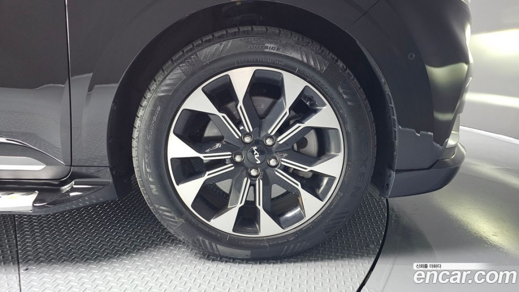 Kia Carnival 9-Seater Hi-Limousine, 2023