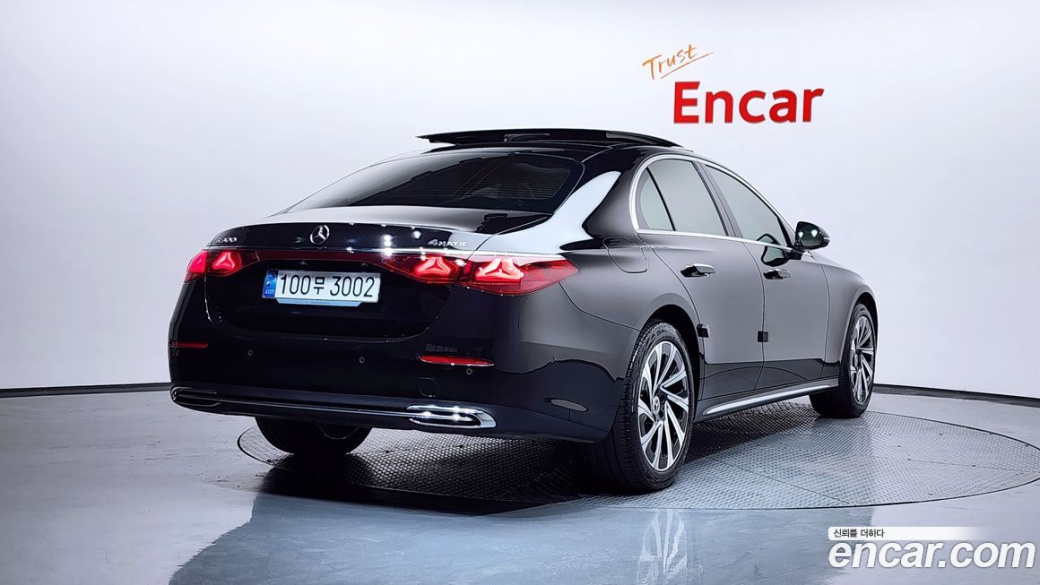 Mercedes-Benz E-Class E300 4MATIC AMG Line, 2024