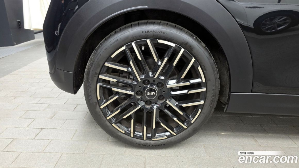 Mini Cooper Favoured, 2025
