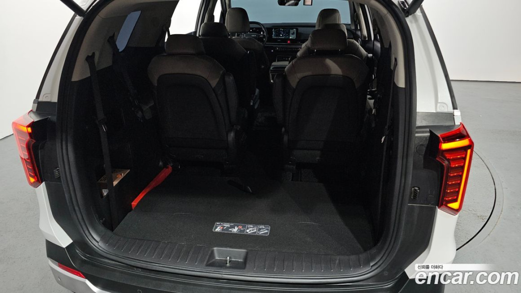 Kia Carnival 9-Seater Prestige, 2025