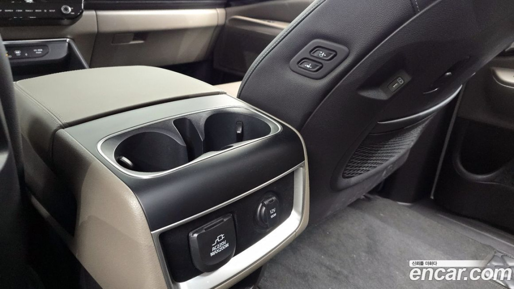 Kia Carnival 9-Seater Gravity, 2025