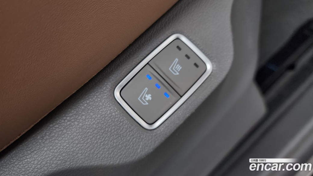 Hyundai Staria 4WD Lounge 9-Seater, 2022