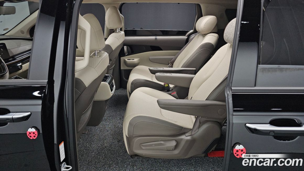 Kia Carnival 7-Seater Gravity, 2025