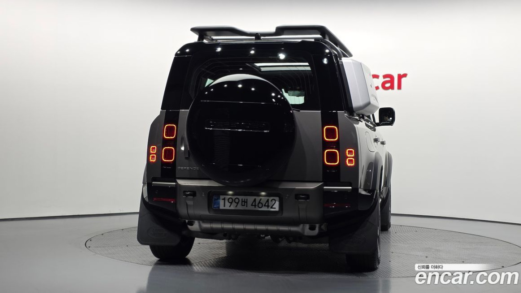 Land Rover Defender 110 P300 X-Dynamic SE, 2025