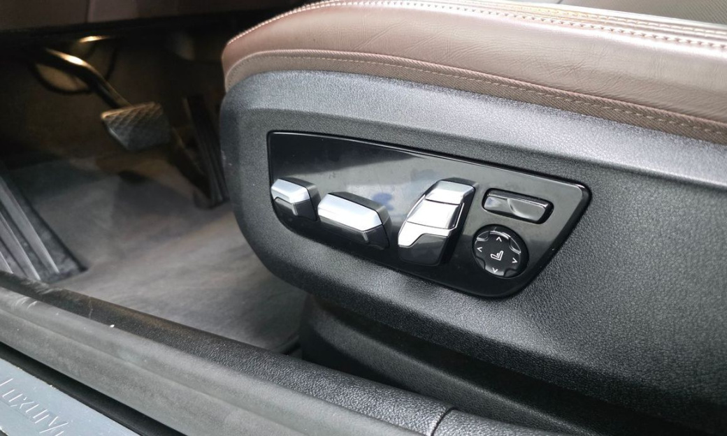 BMW 5-Series 530i xDrive Luxury, 2022