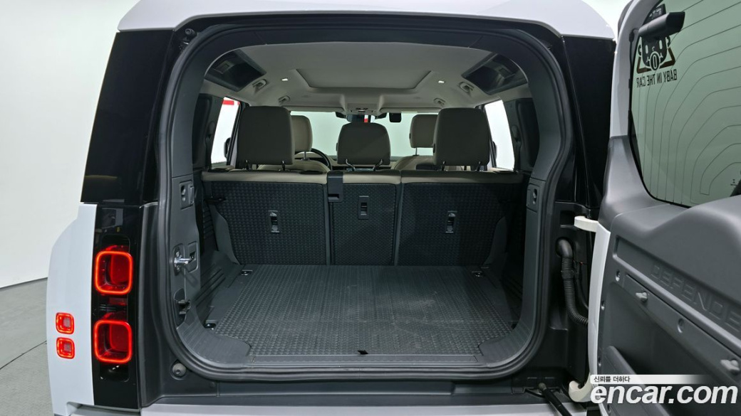 Land Rover Defender 110 D250 SE, 2022