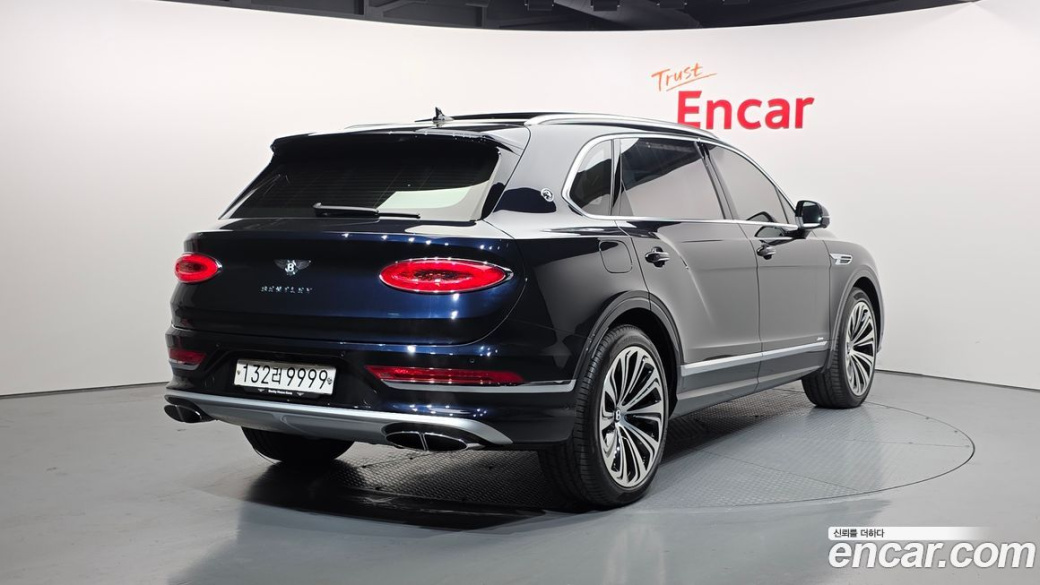 Bentley Bentayga 4.0 V8 EWB First Edition, 2025