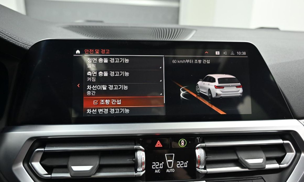 BMW 3-Series 320i Touring Luxury, 2022