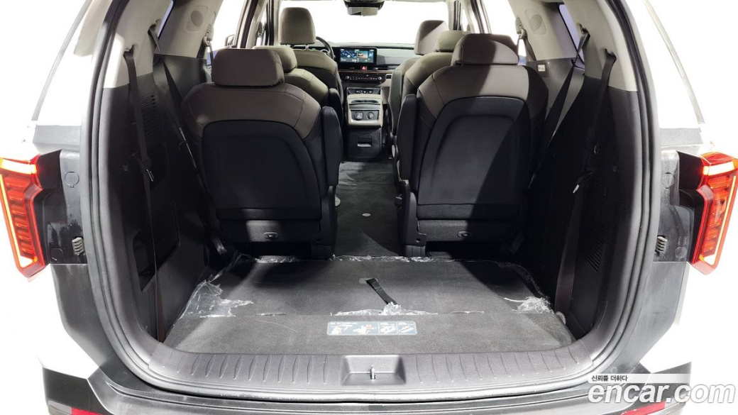 Kia Carnival 9-Seater Signature, 2024