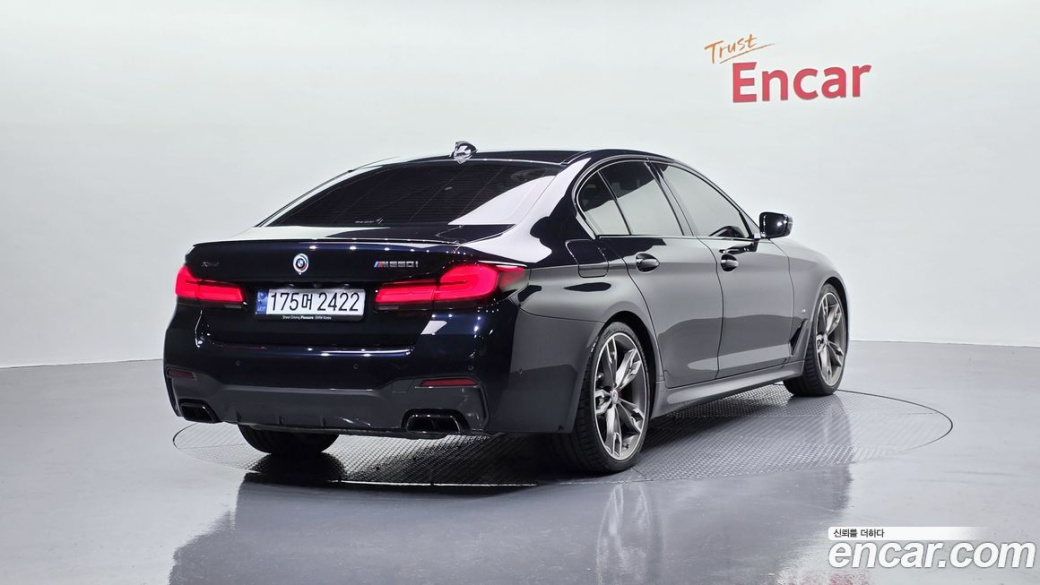 BMW 5-Series M550i xDrive, 2023