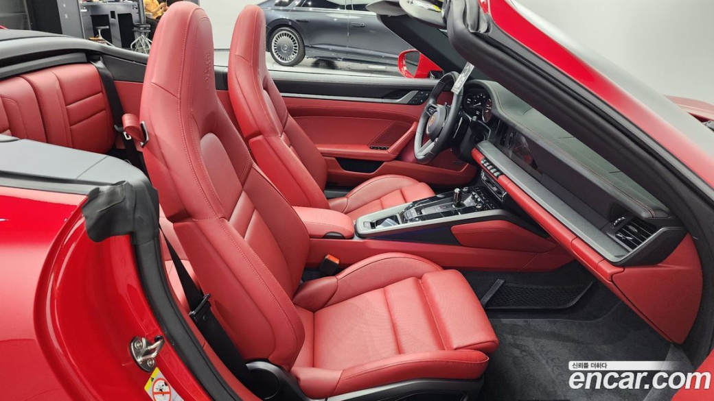 Porsche 911 Carrera 4 Cabriolet, 2024