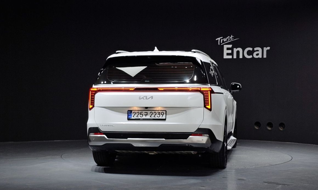 Kia Carnival 9-Seater Signature, 2025