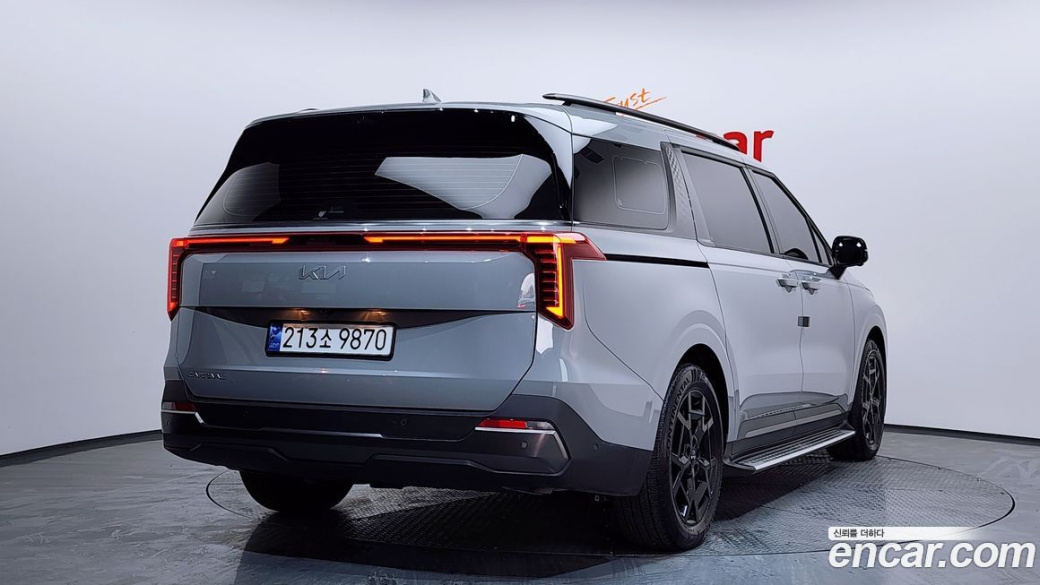 Kia Carnival 9-Seater Gravity, 2024