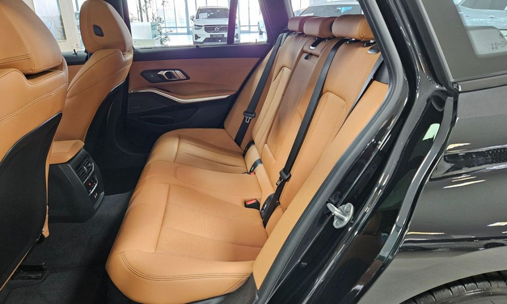 BMW 3-Series 320d Touring M Sport, 2025