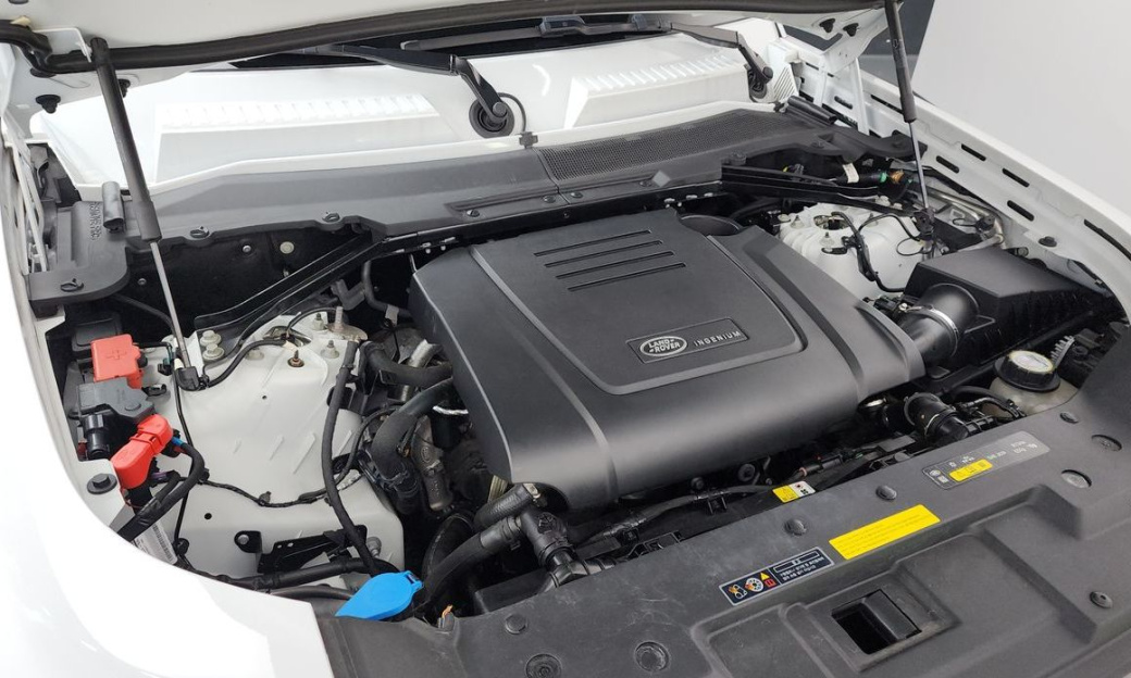 Land Rover Defender 110 P300 X-Dynamic SE, 2024