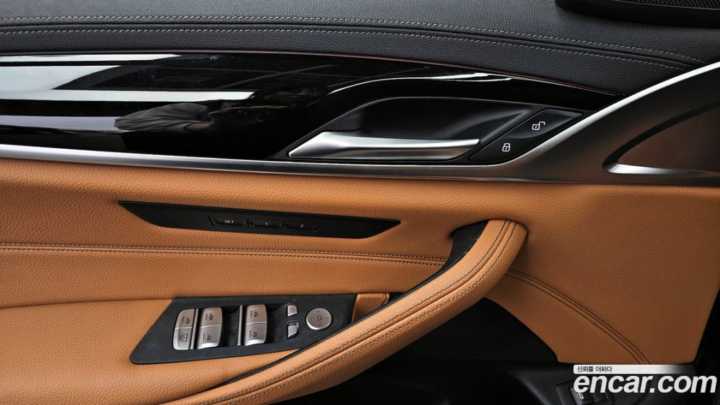 BMW 5-Series 520i Luxury, 2022