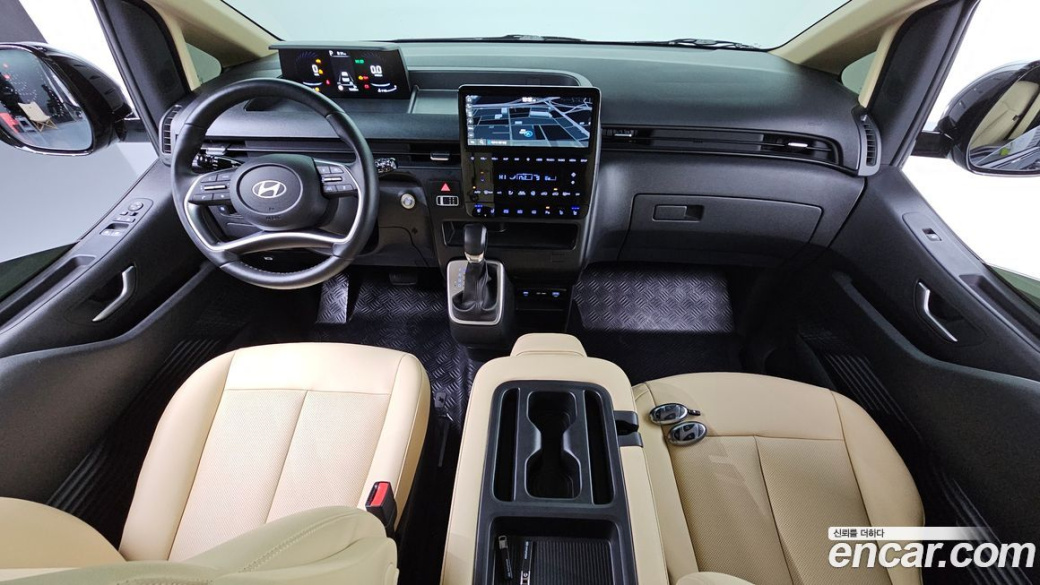 Hyundai Staria 4WD Tourer 9-Seater, 2025
