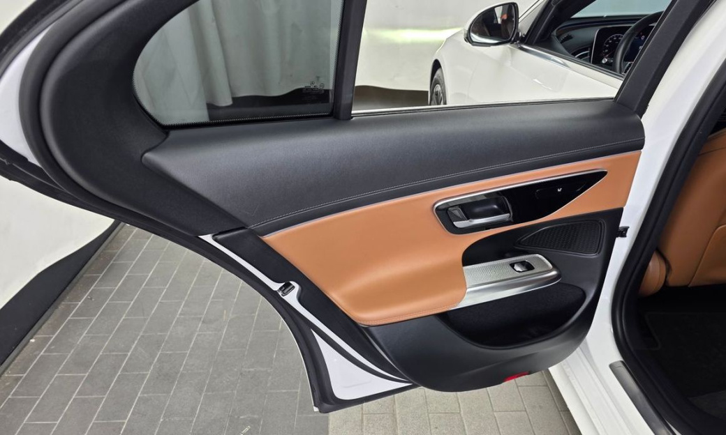 Mercedes-Benz E-Class E200 Avantgarde, 2024