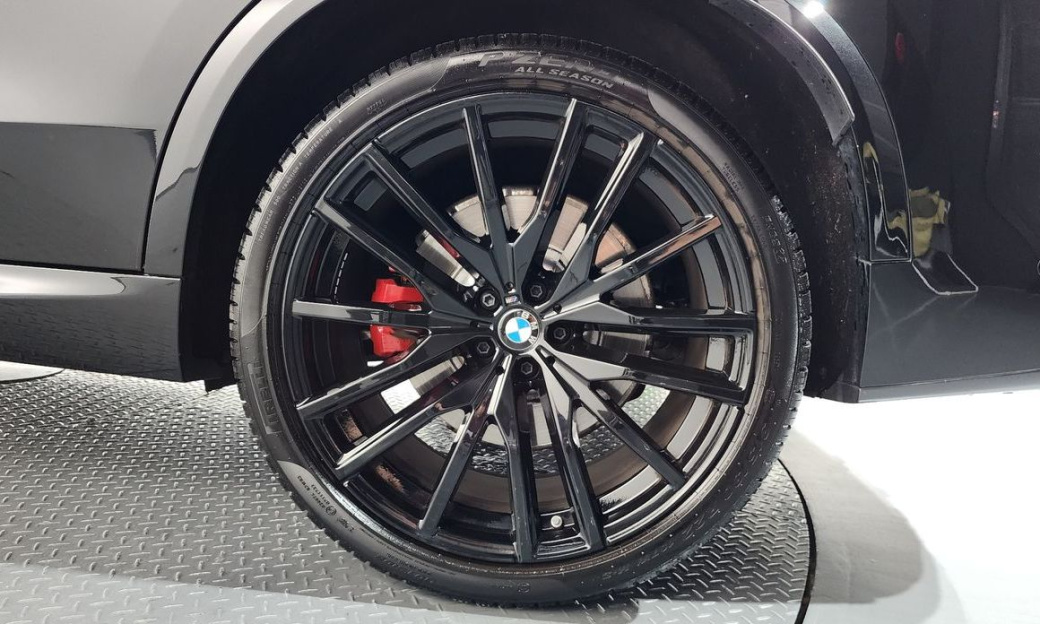 BMW X5 M60i, 2024