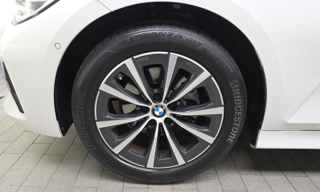BMW 3-Series 320i, 2022