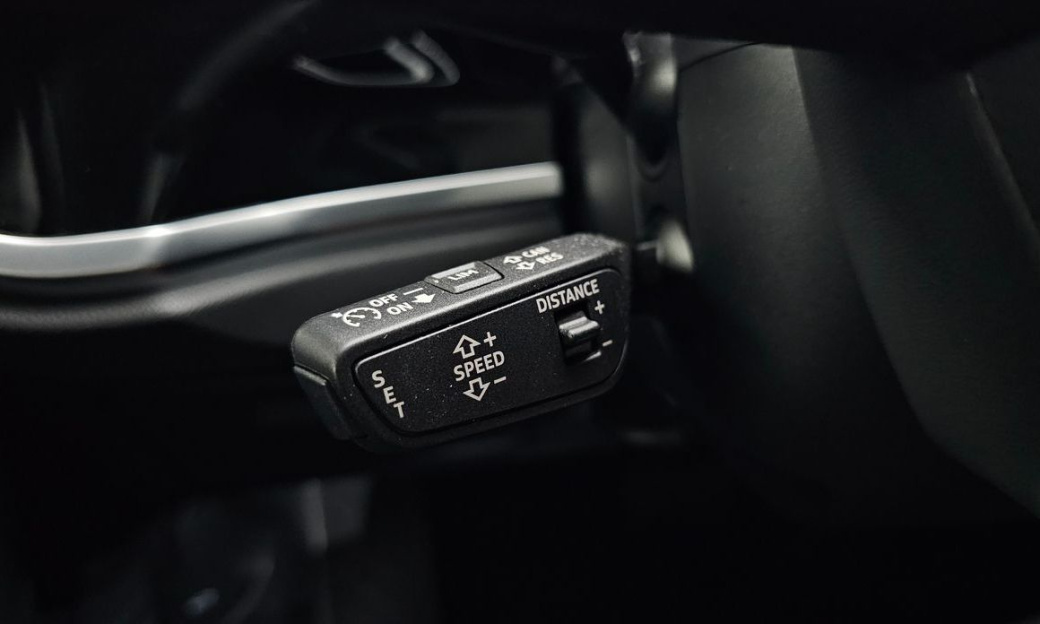 Audi Q3 35 TDI Premium, 2025