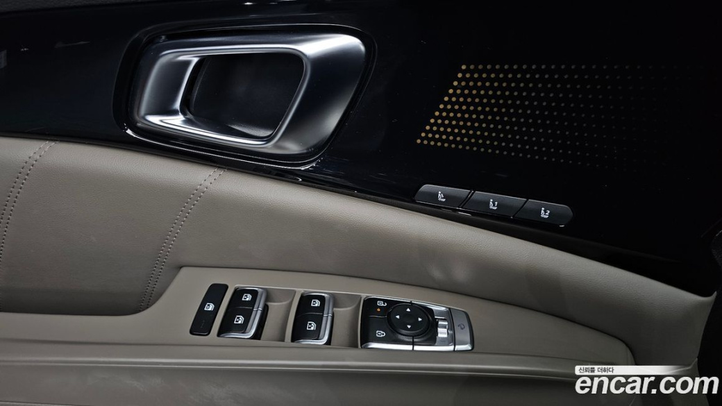 Kia Carnival 9-Seater Signature, 2024