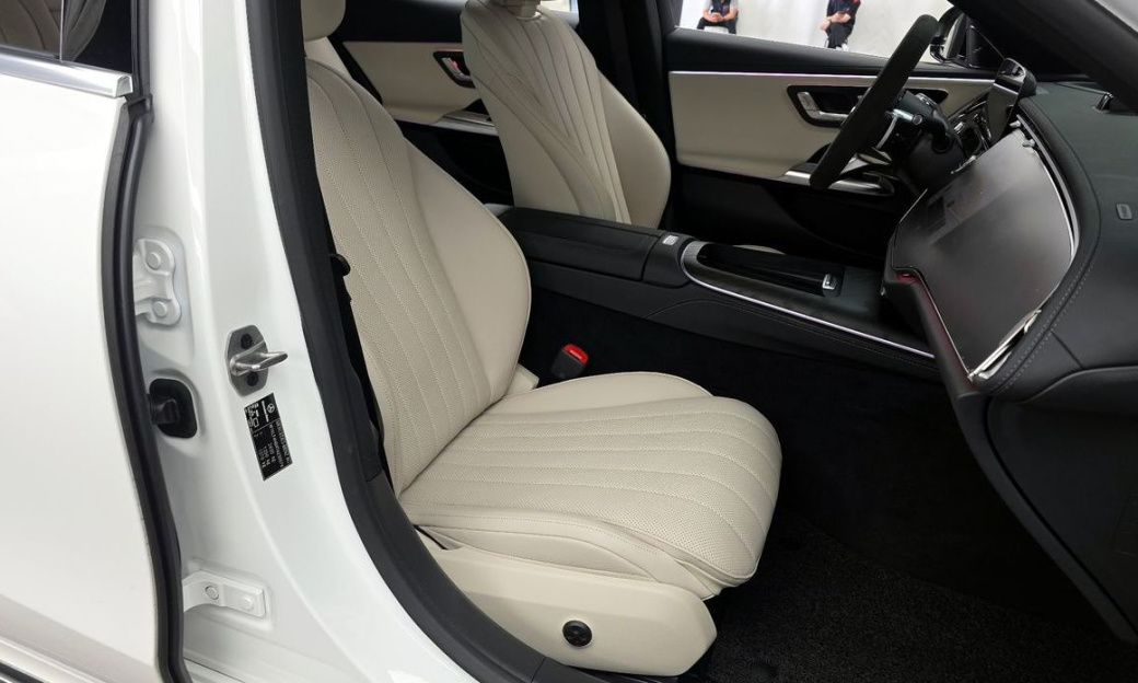 Mercedes-Benz E-Class E300 4MATIC AMG Line, 2026