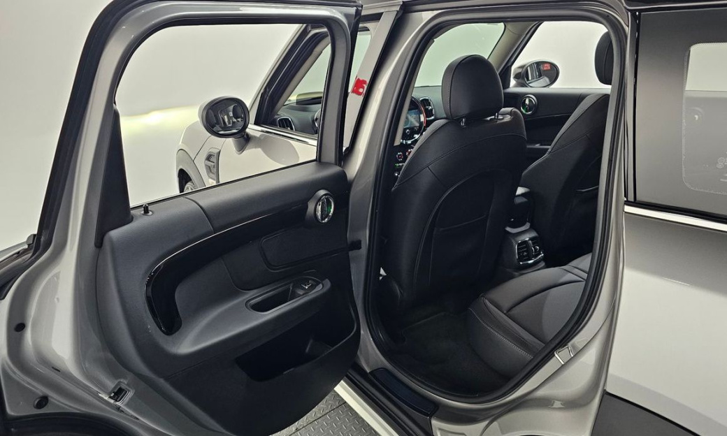 Mini Countryman Classic Plus Launch Pack, 2023