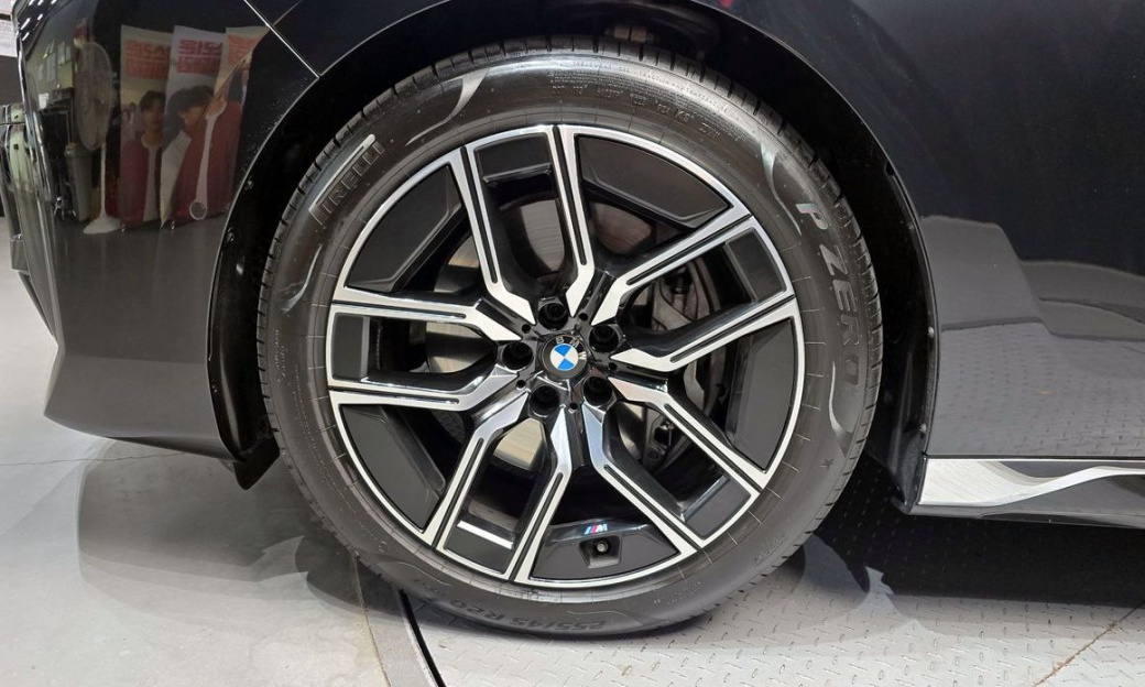 BMW 7-Series 740i xDrive M Sport, 2025