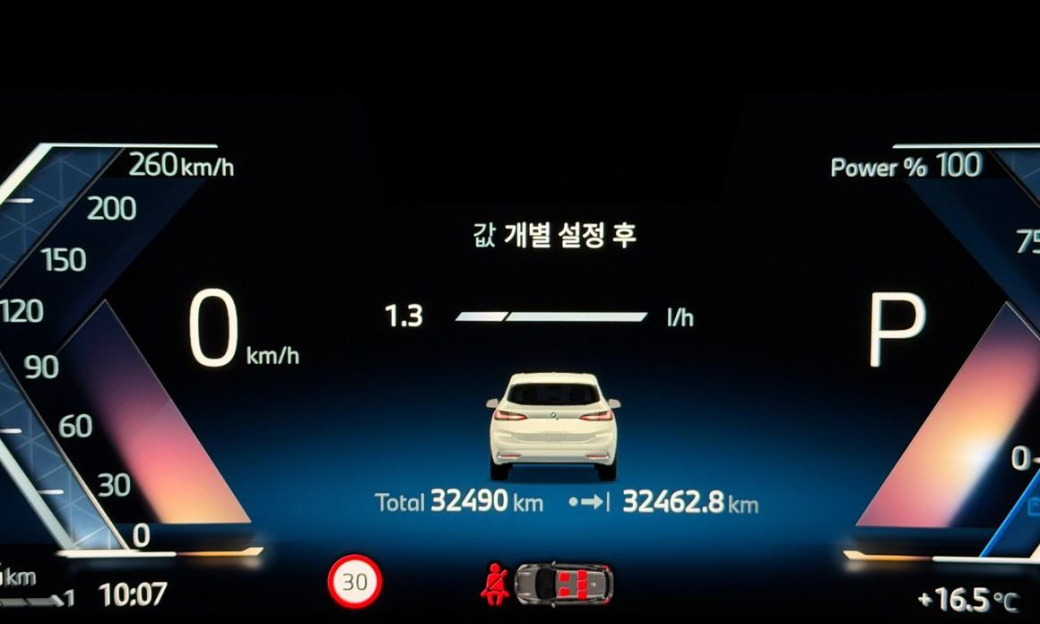 BMW 2-Series 220i Luxury, 2024