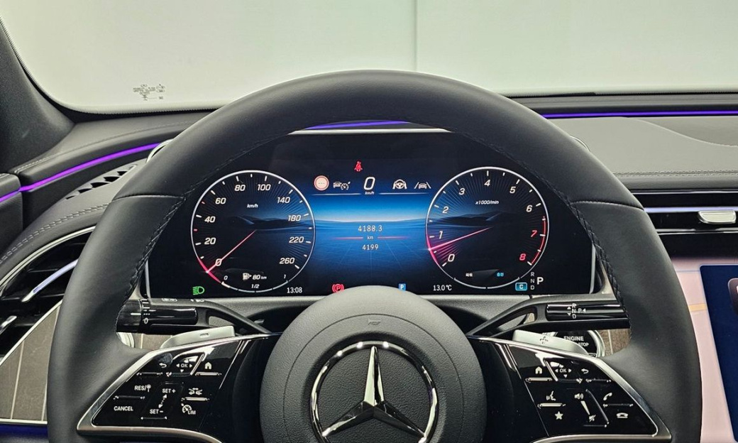 Mercedes-Benz E-Class E300 4MATIC Exclusive, 2025