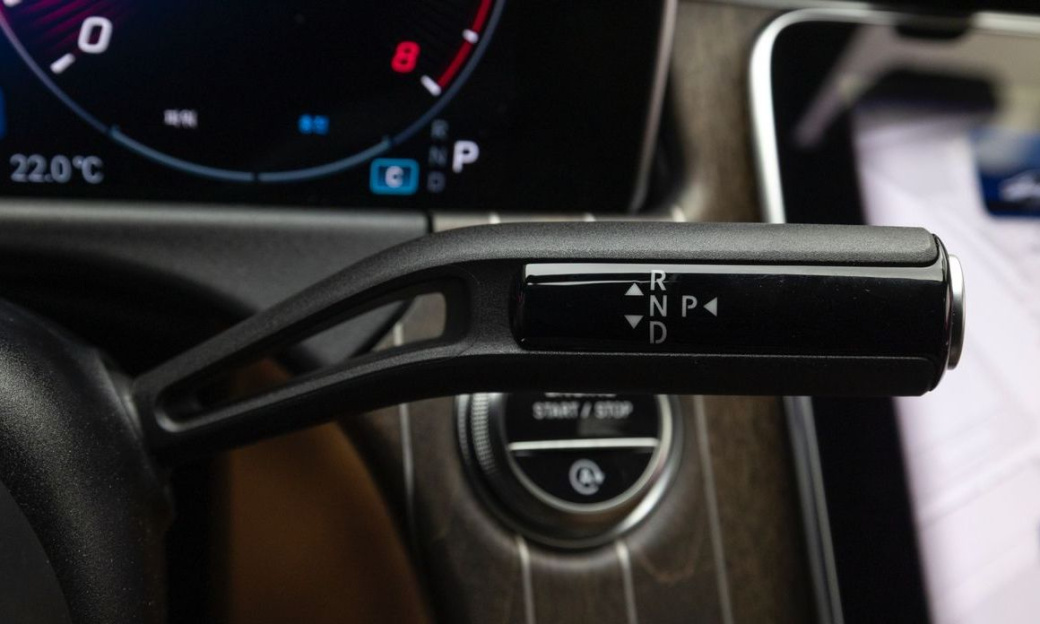 Mercedes-Benz E-Class E300 4MATIC Exclusive, 2026