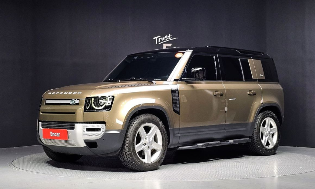 Land Rover Defender 110 D250 SE, 2022