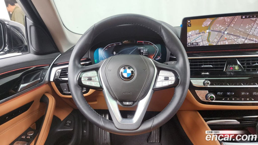 BMW 5-Series 520i Luxury, 2022