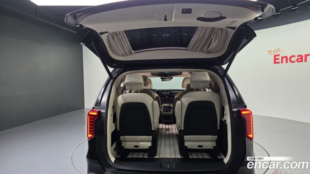 Kia Carnival 9-Seater Hi Limousine (Special Vehicle), 2025