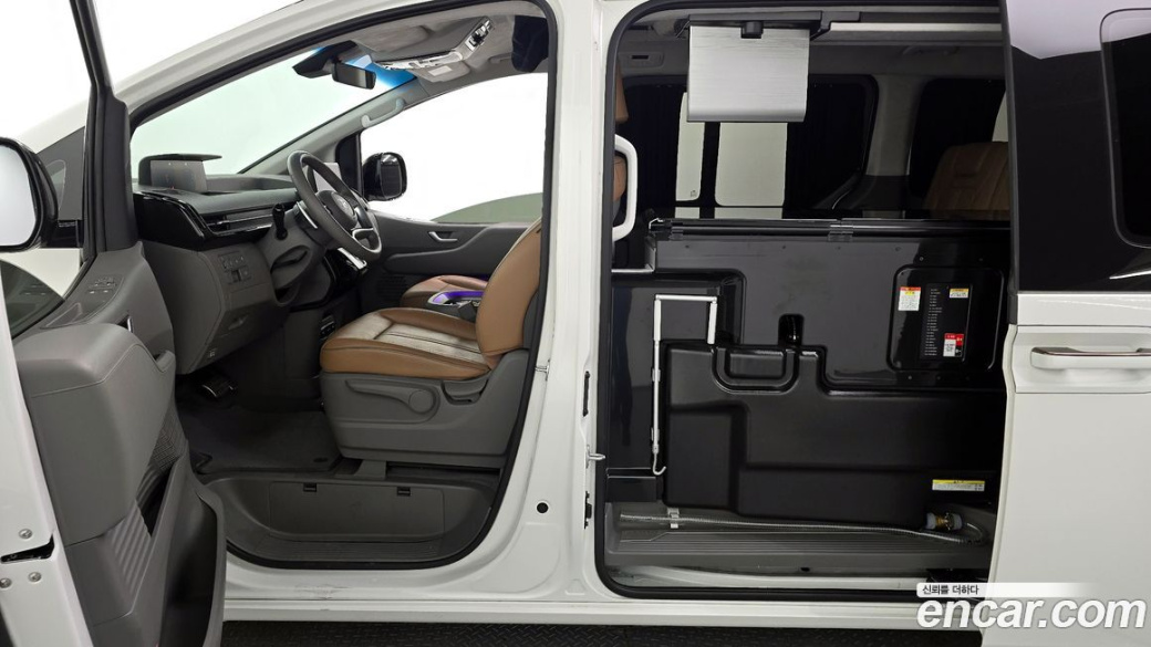 Hyundai Staria 2WD Camping Car, 2024