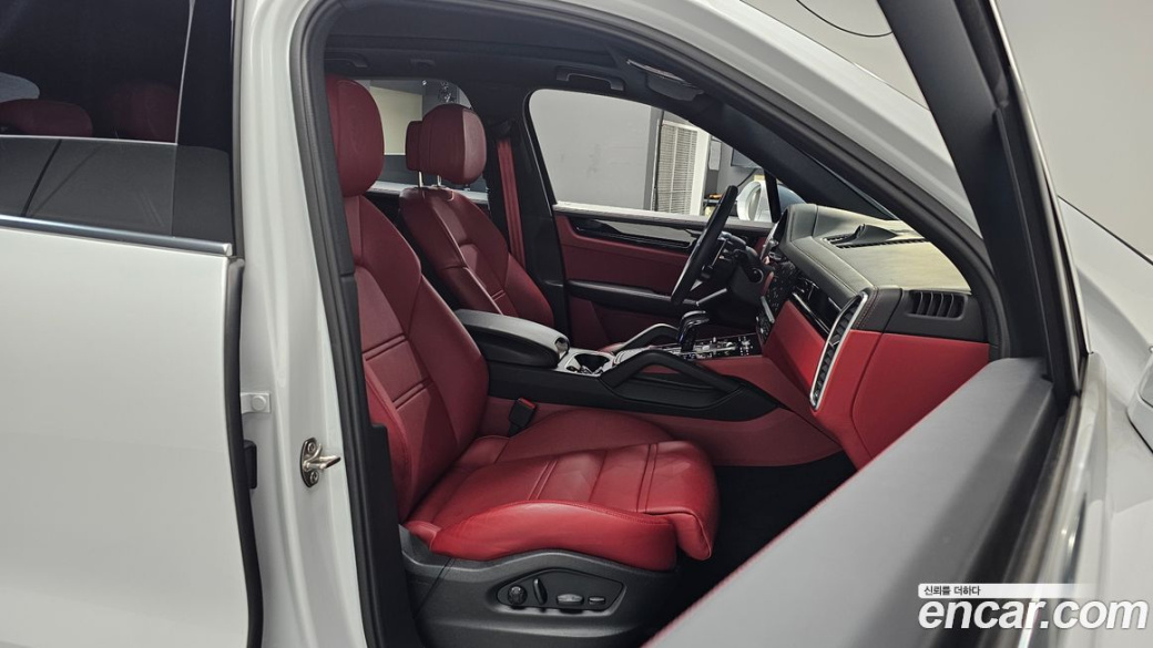 Porsche Cayenne 3.0 PLATINUM EDITION, 2023
