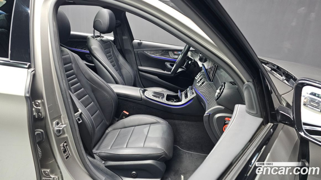Mercedes-Benz E-Class E350 4MATIC AMG Line, 2023