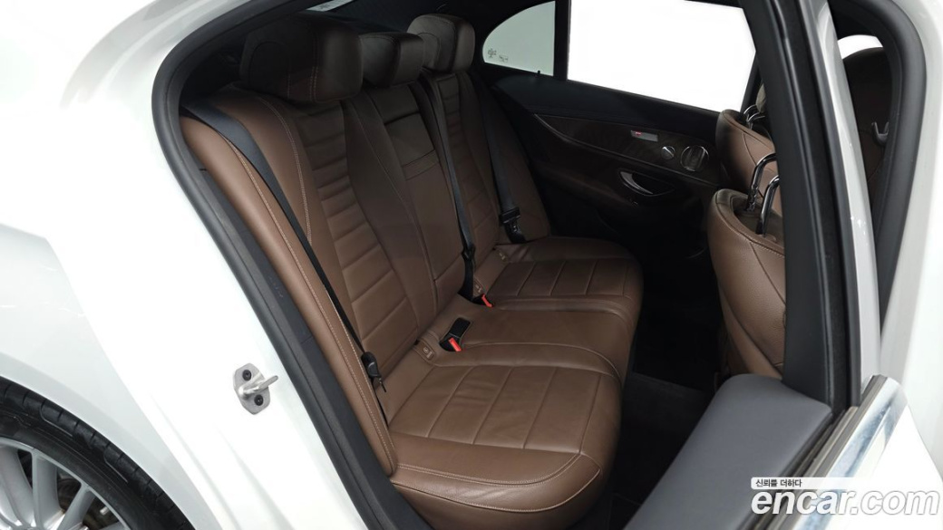 Mercedes-Benz E-Class E220d 4MATIC Exclusive, 2022